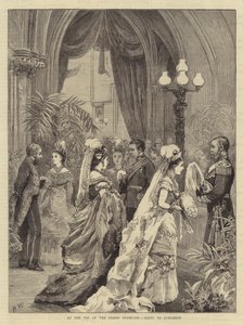 Il matrimonio del Duca di Connaught, in cima alla grande scalinata, andando a pranzo da Henry Woods